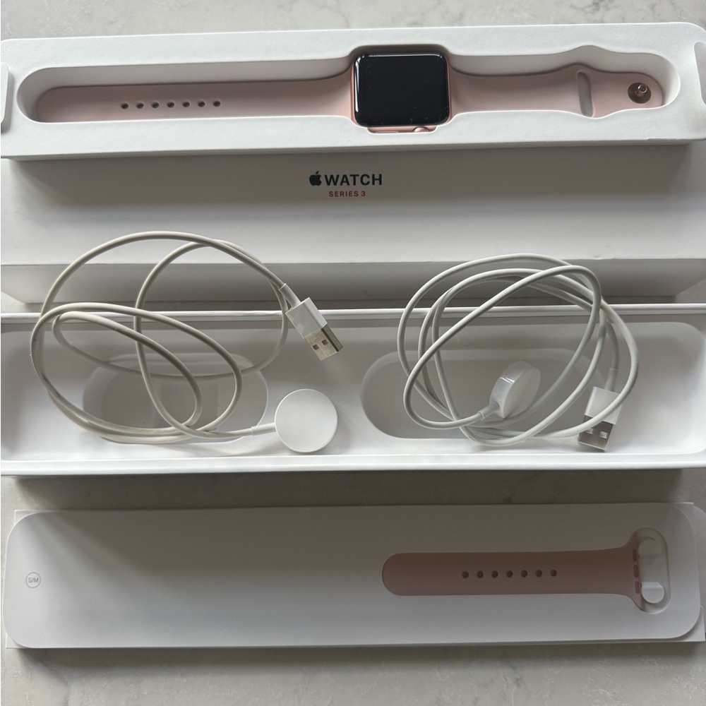 Apple Watch Series 3 Gold with Pink Sand Band